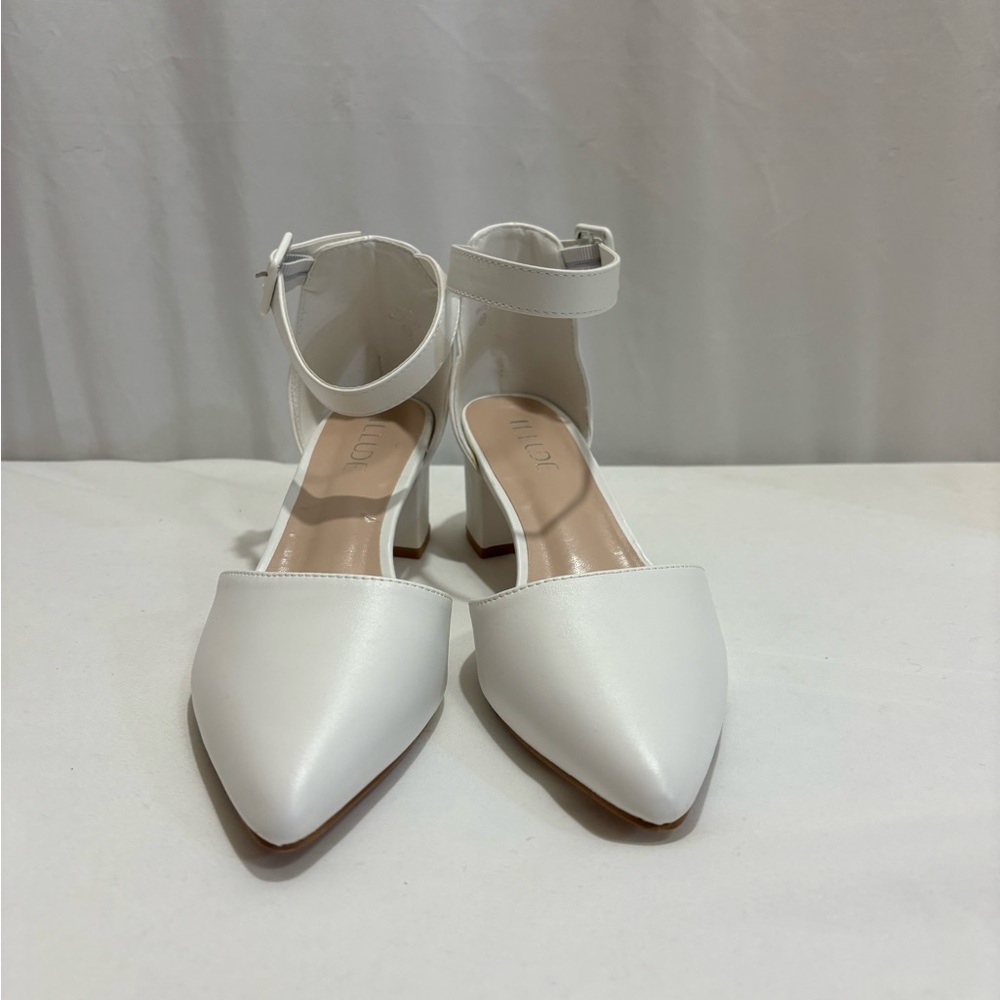 Illude “Gina” White Pu pumps Sz 10